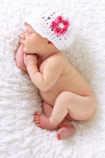 Почему новорожденные икают после кормления? Газы в кишечнике!