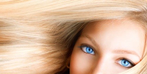 Блондинка с голубыми глазами