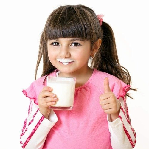 Девочке понравился вкус молока