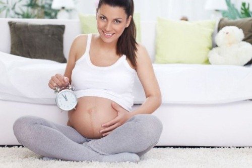 Беременная девушка ждёт малыша